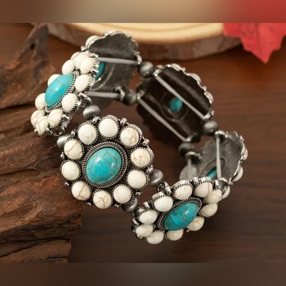 Jewelry - Western Boho Turquoise and White Beaded Bracelet Southwestern Cowgirl Style